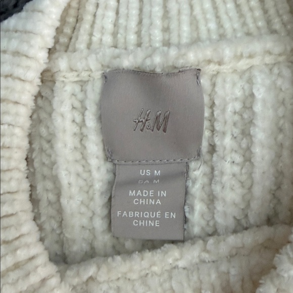 H&M Women’s Sweater Long Puff Sleeves Off White Medium - Picture 6 of 9